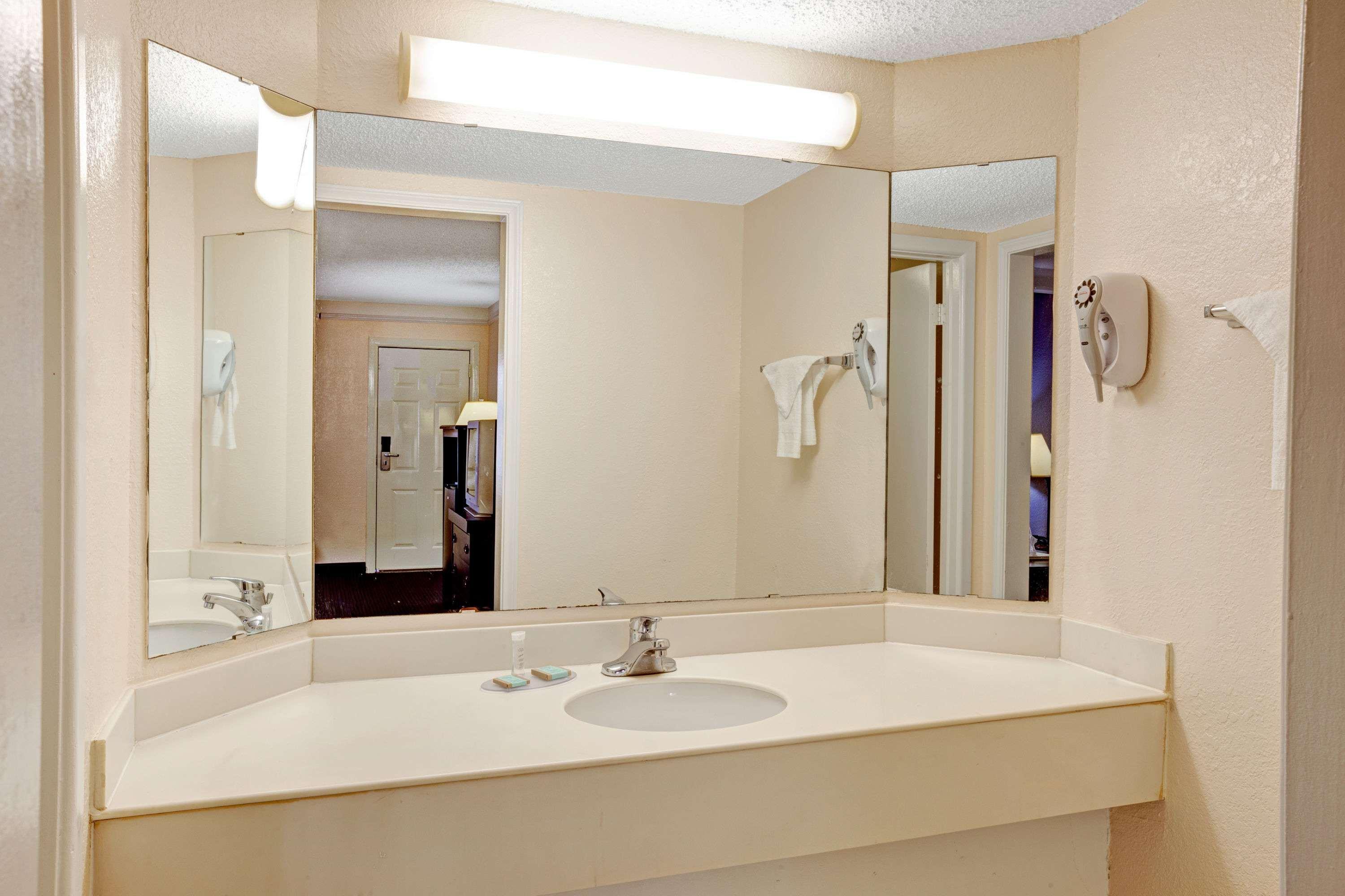 Travelodge By Wyndham North Richland Hills/Dallas/Ft Worth Екстер'єр фото
